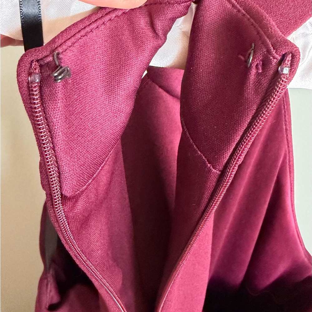 ✨$40✨Betsy & Adam Cascading Ruffle
Maxi Gown | Burgundy | Sz 2 - Picture 8 of 9
